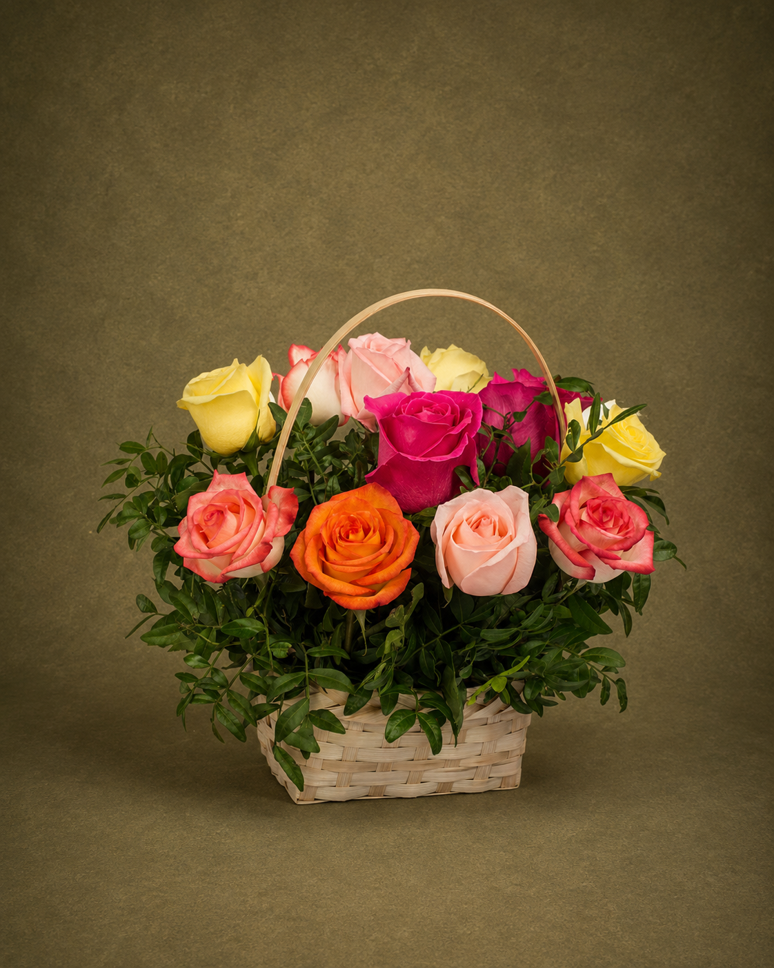 Cesta de Rosas Arco-íris